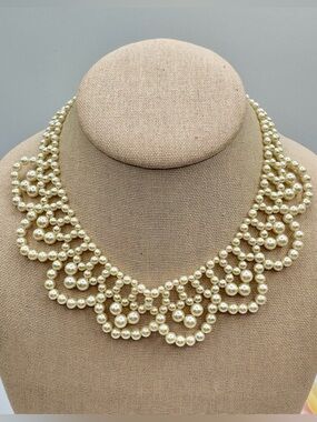 Romantic Faux Pearl Bib Collar Necklace Cottage Granny Grandma Pearlcore Pretty